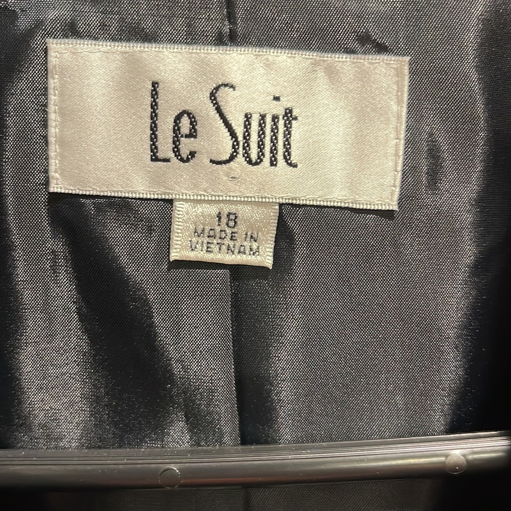 Le Suit Essentials Black Button Down Blazer Size … - image 2